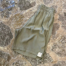 Load image into Gallery viewer, FAMILY FIRST Bermudas Cupro H0374
