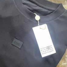Load image into Gallery viewer, MM6 Camiseta Mini Logo 51

