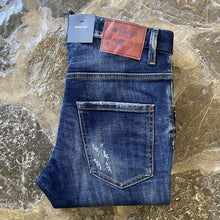 Load image into Gallery viewer, DSQUARED 2 Jeans 1642 Skater H0322
