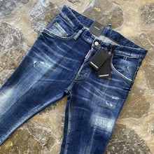 Load image into Gallery viewer, DSQUARED 2 Jeans 1642 Skater H0322
