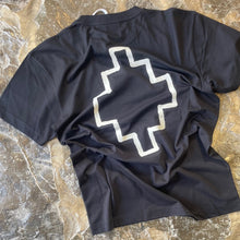 Load image into Gallery viewer, COUNTY OF MILAN Camiseta Logo COM C0815
