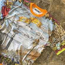 Load image into Gallery viewer, MOSCHINO Camiseta Saluti C0294
