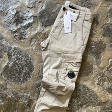 Load image into Gallery viewer, CP COMPANY Pantalón Cargo Stretch H0226
