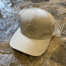 Load image into Gallery viewer, CP COMPANY Gorra Chrome V0104
